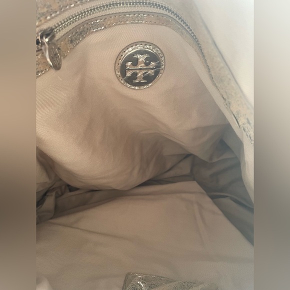 Tory Burch Lea Steph Messenger Bag - Picture 8 of 8